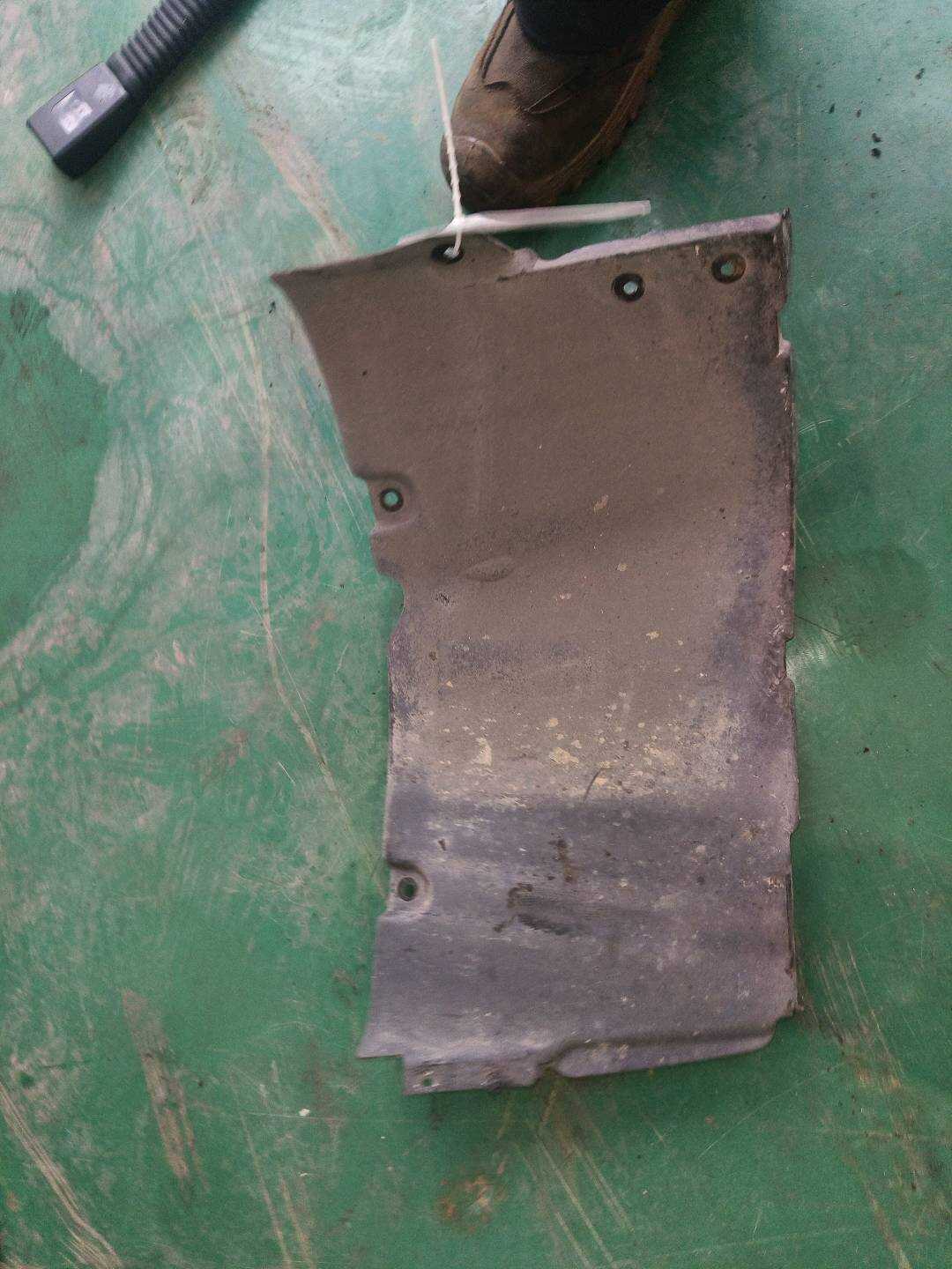 51717136684 前叶子板内衬盖板(右)