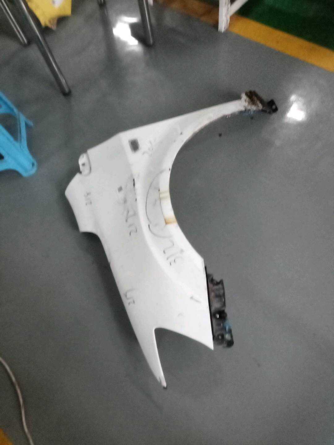 95483687 Front Fender, Left