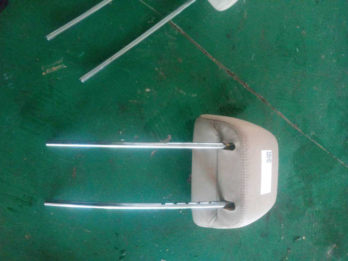 A21297008508P13 后座椅头枕(右)