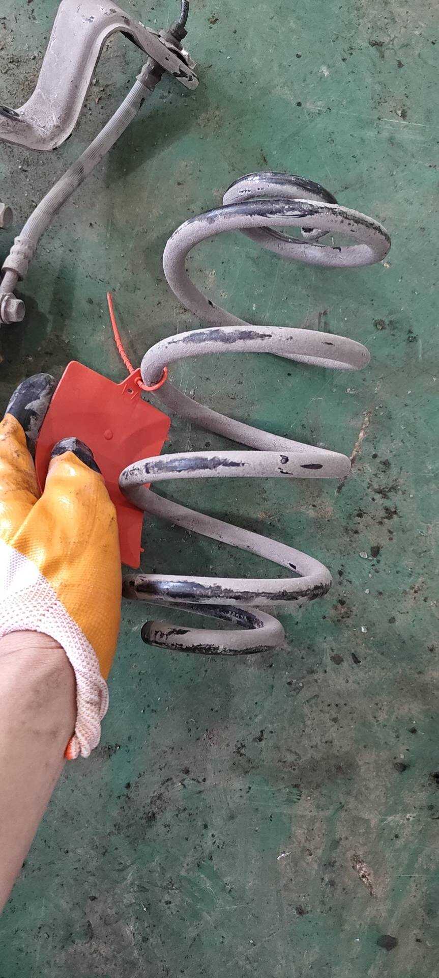 550205MA0C 后减震器螺旋弹簧