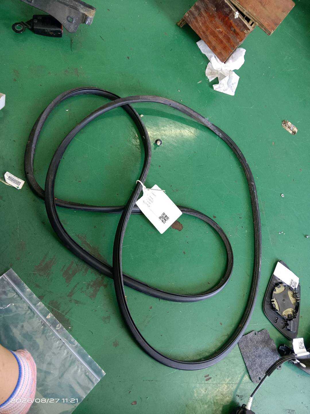 L8U0837911B 前门车门密封胶条(左)