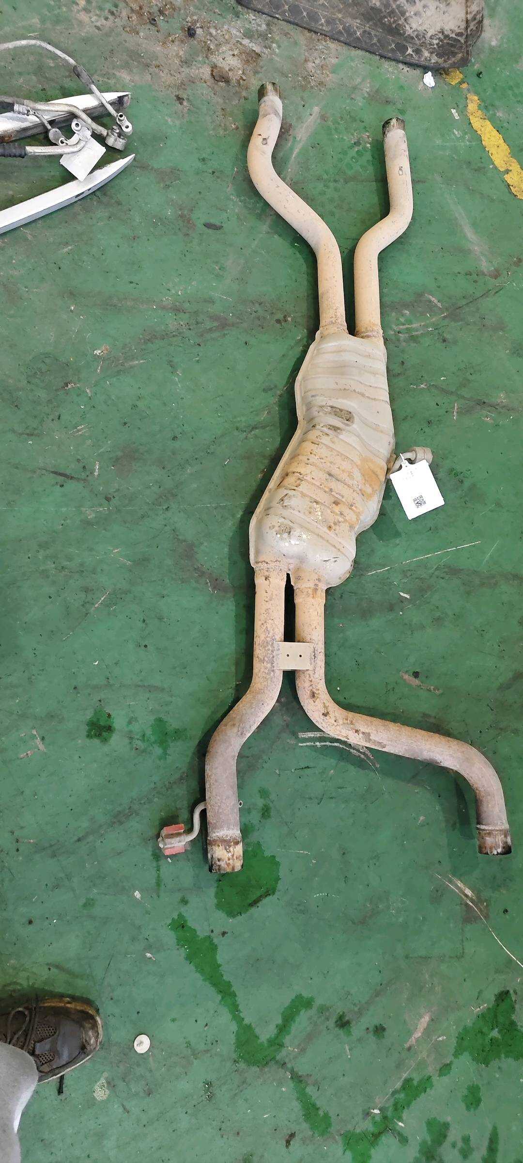 7L8253209R Exhaust Pipe, Center