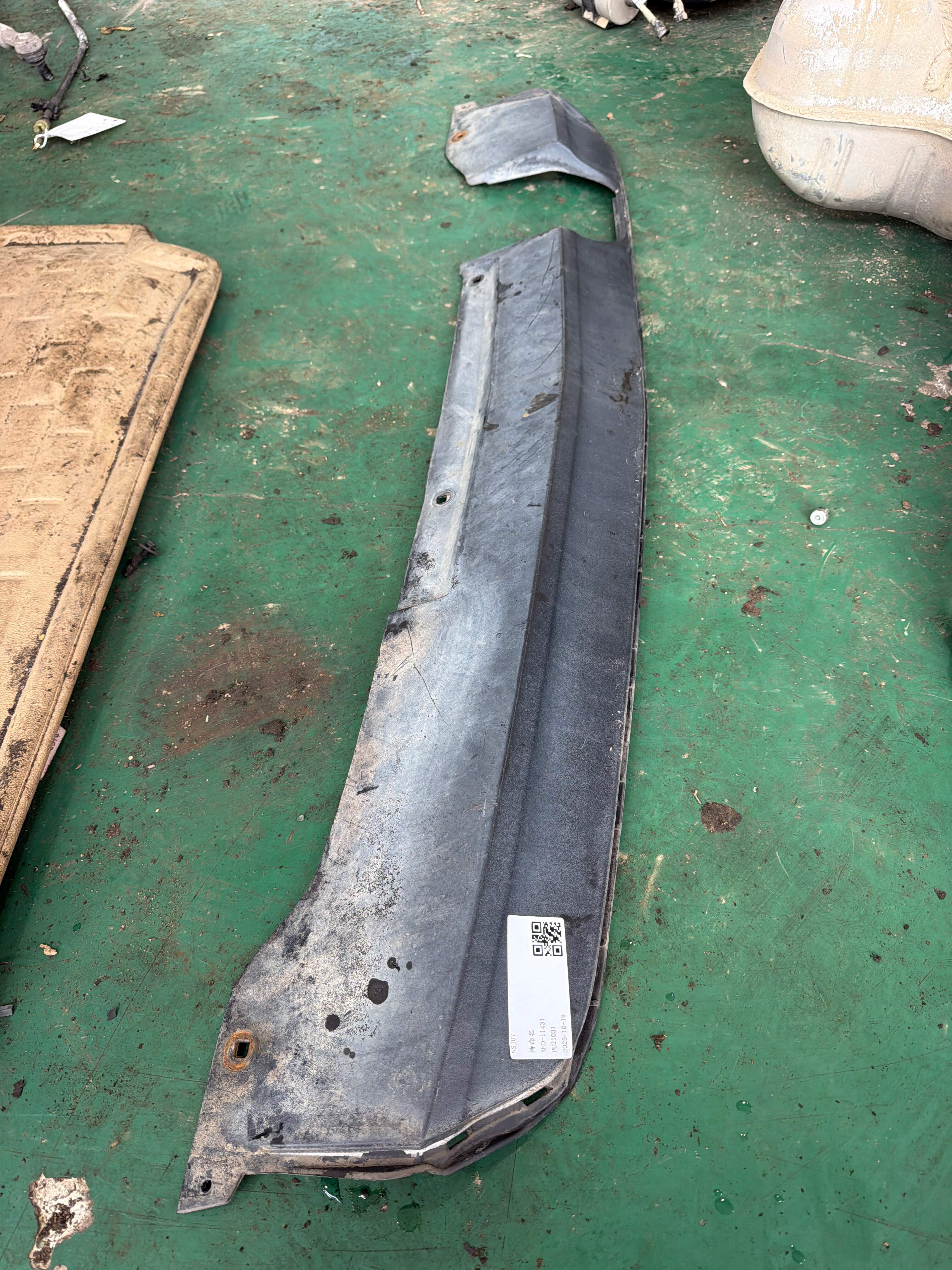 A1698851438 Rear Bumper Lower Apron