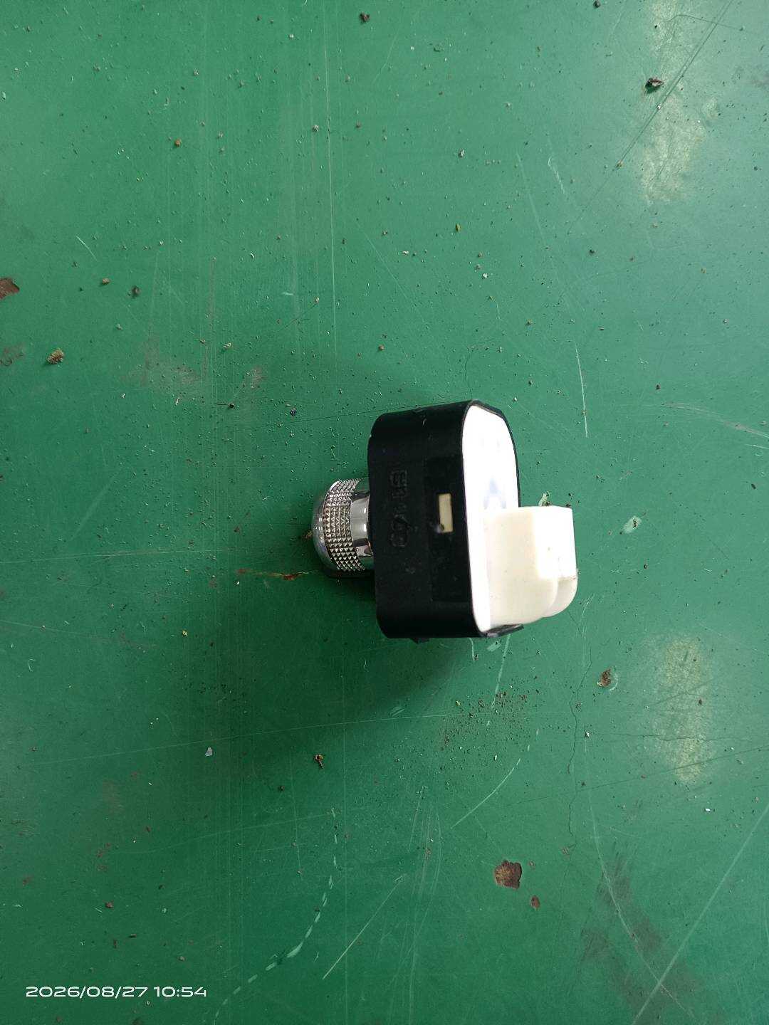 8UD959565C Side Mirror Adjustment Switch