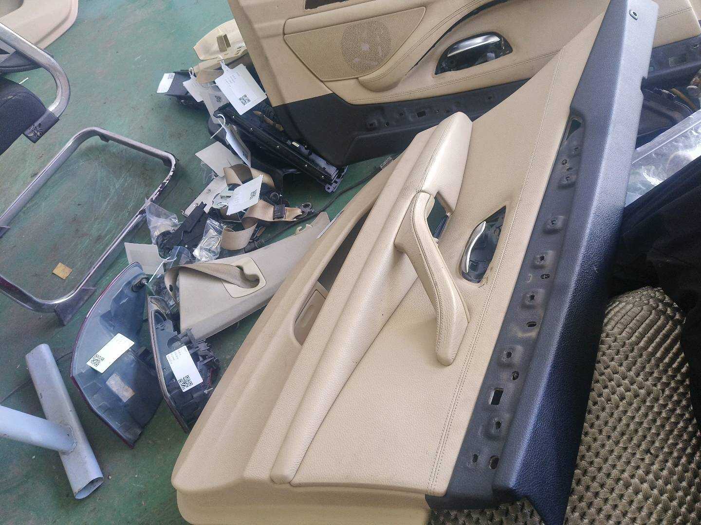 51422452470 后门内饰板(左)