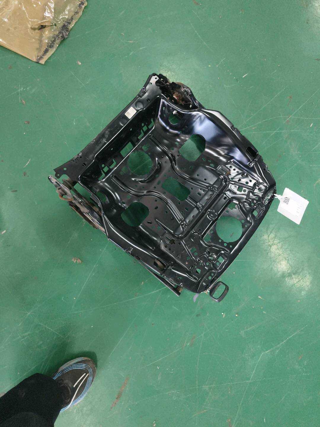 8R0881105N 驾驶员座椅底座骨架