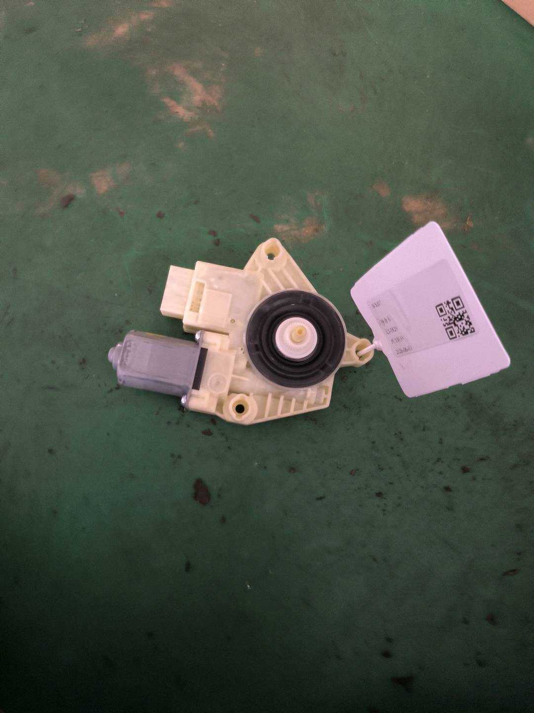 L5QD959811 后门玻璃升降电机(左)