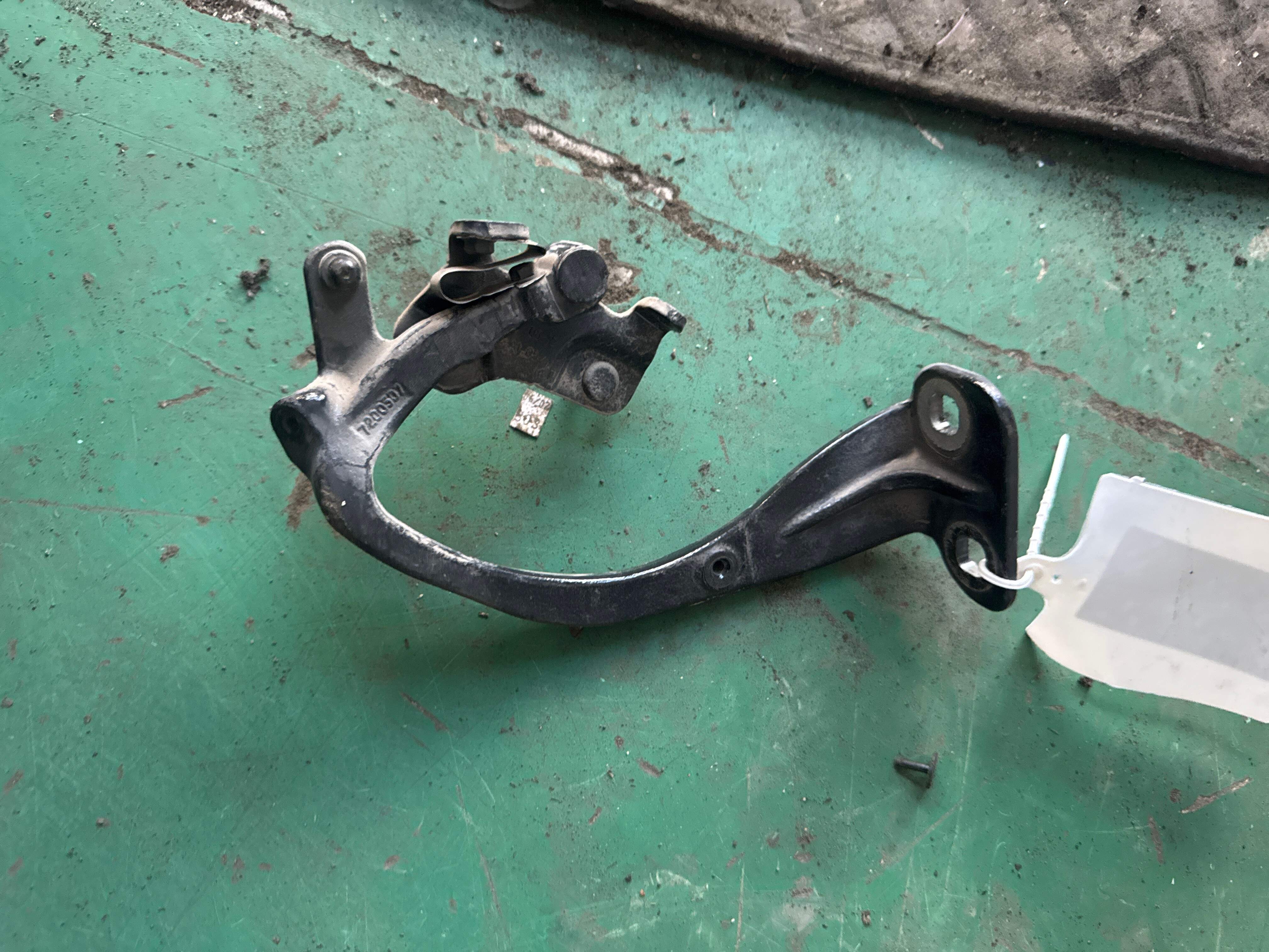 41007233585 Hinge