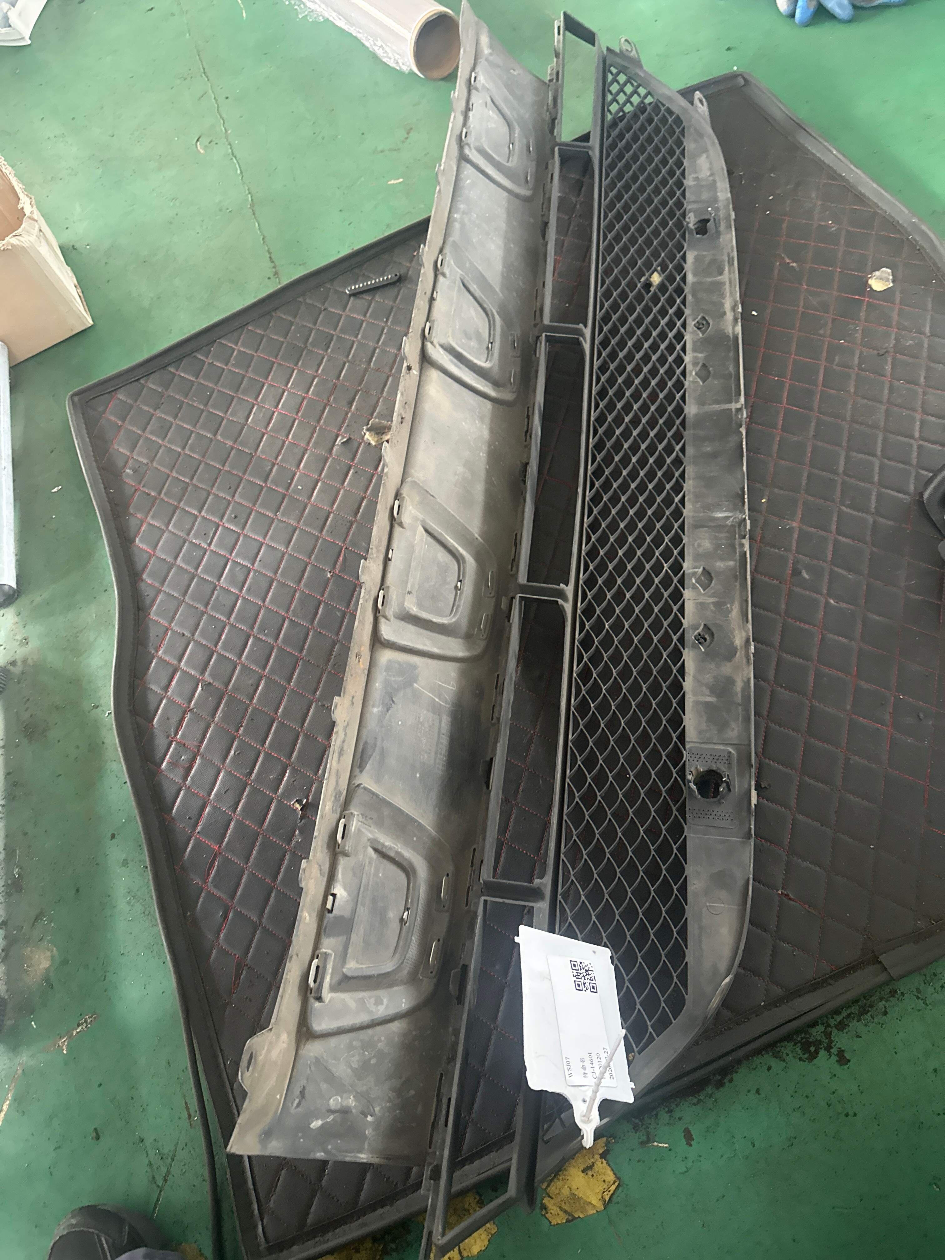 A2538852400 前保险杠格栅（中下）