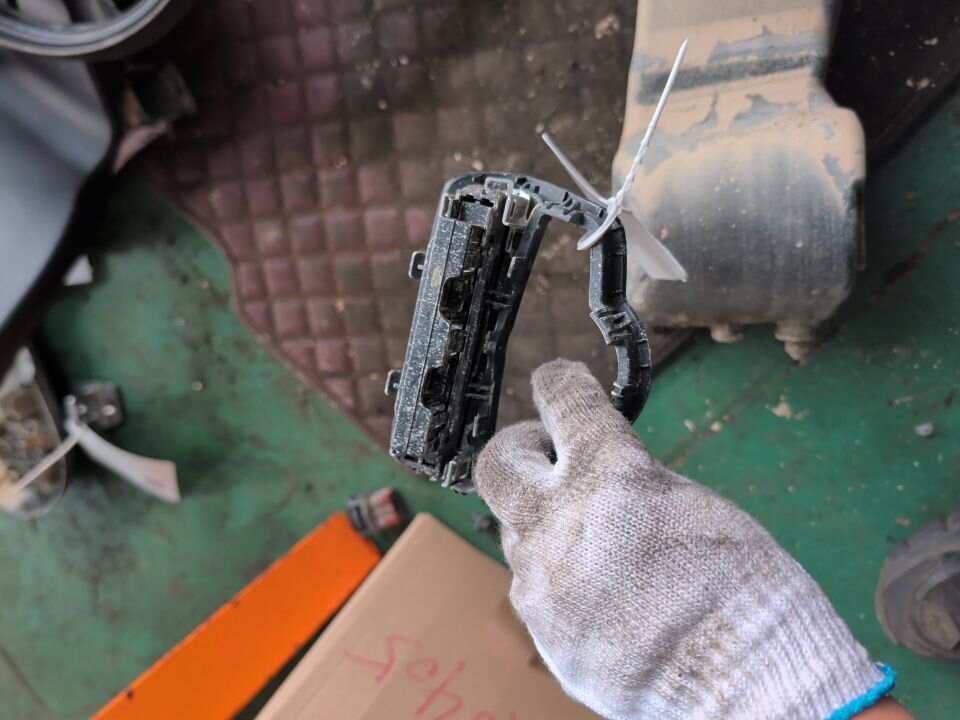 A20568803089107 开关挡板