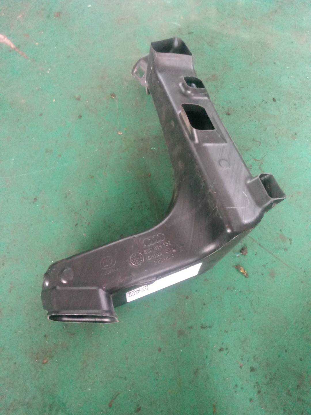 L8WD819152 Footwell Air Duct, Right