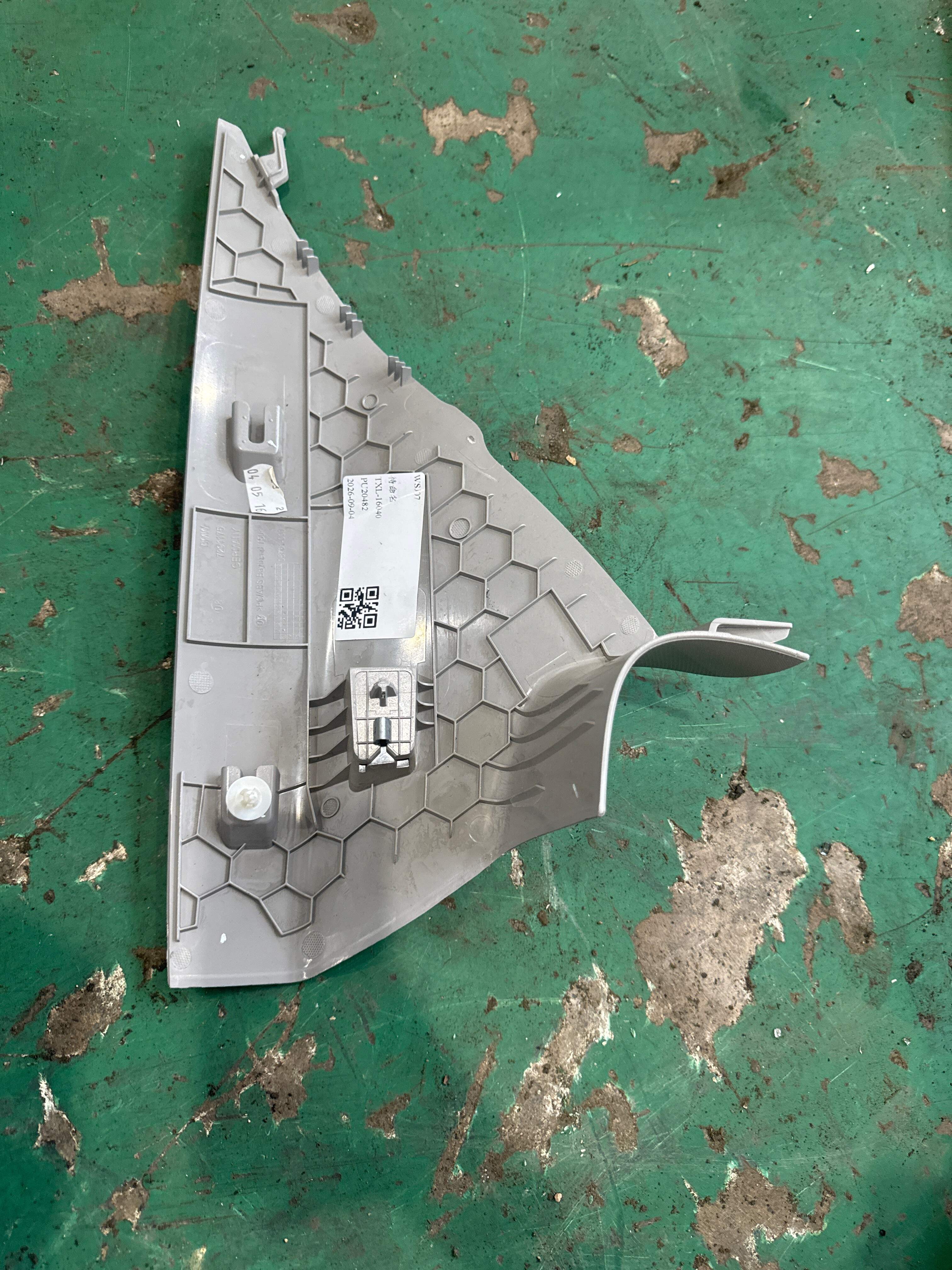 51437351670 C柱内衬(右上)