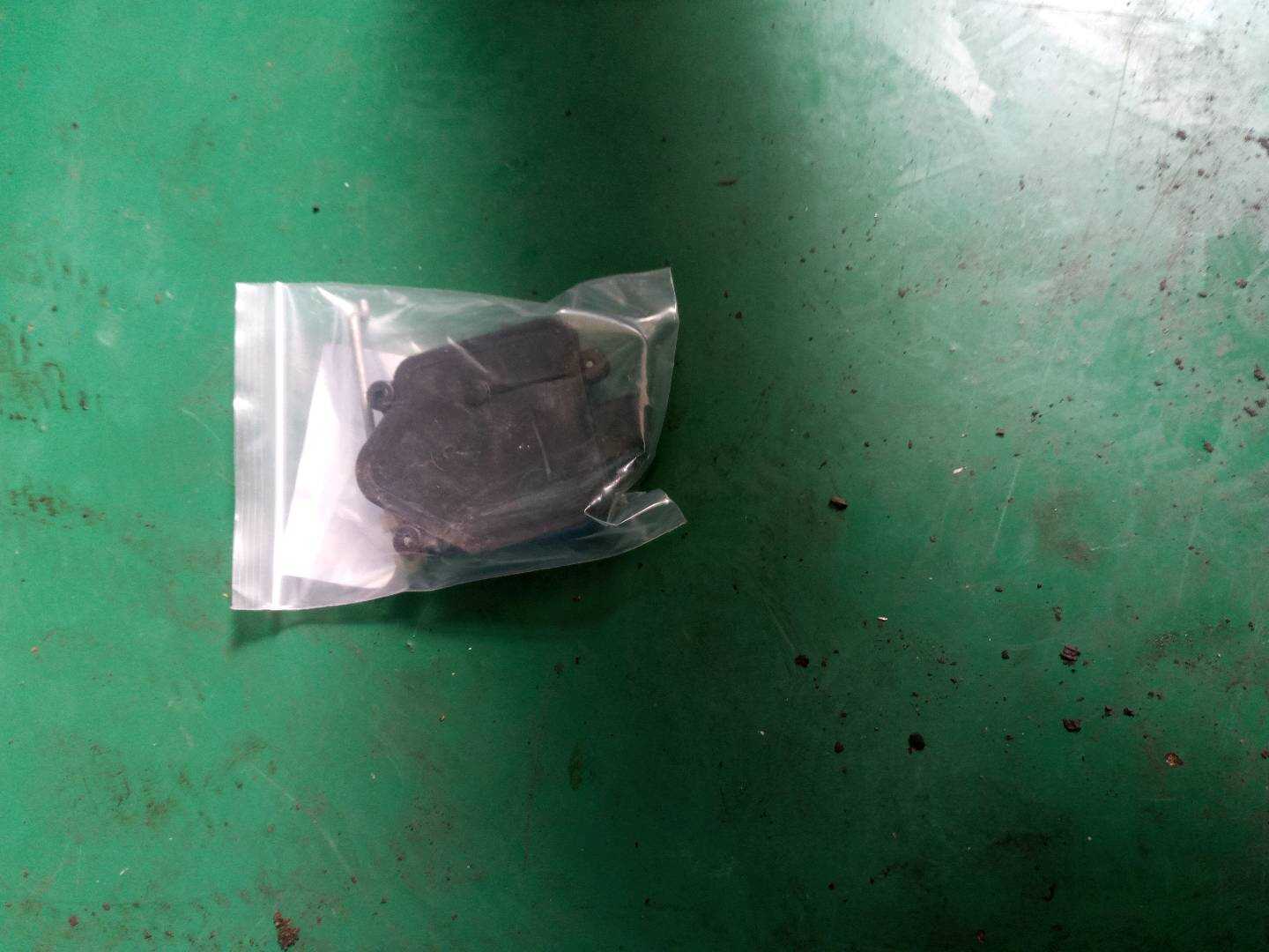 814111F010 后门锁电机（左）
