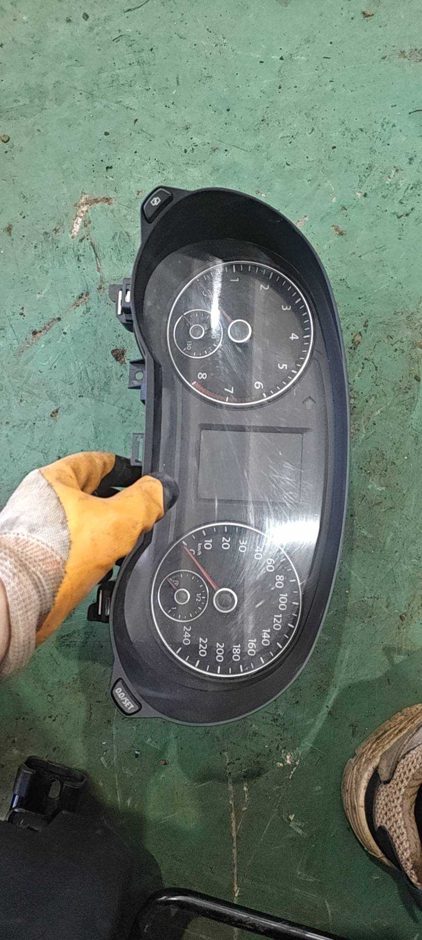 7N0920870D 组合仪表总成