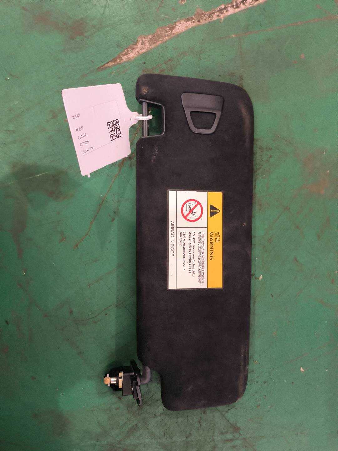 P0077897AK Right Sun Visor