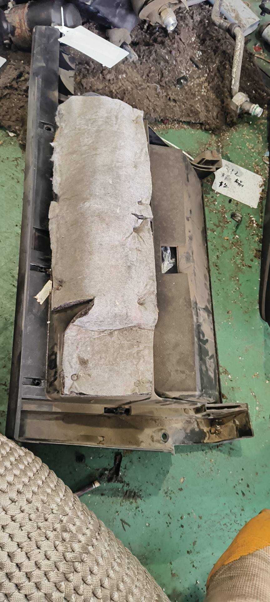 323857925 仪表台杂物箱