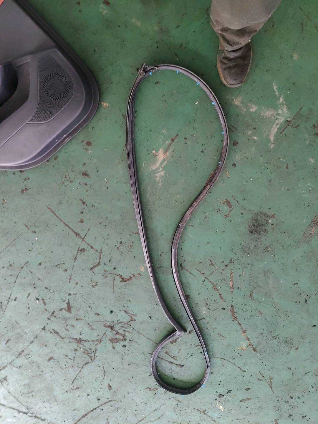B012346 右前车门密封条