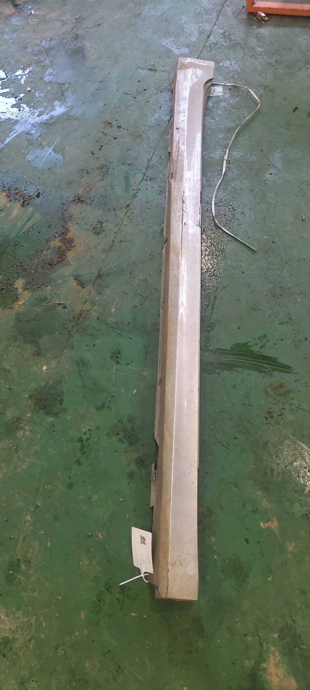 51777449250 底大边(右)
