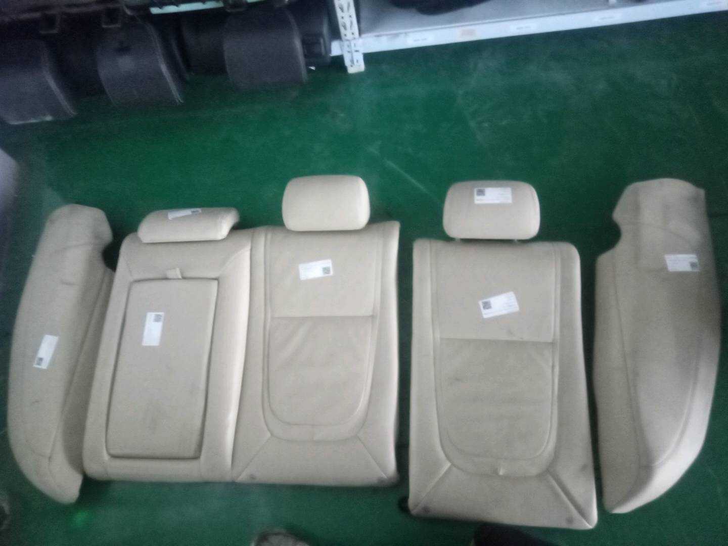 C2Z4734SEL 后排座椅中央扶手箱