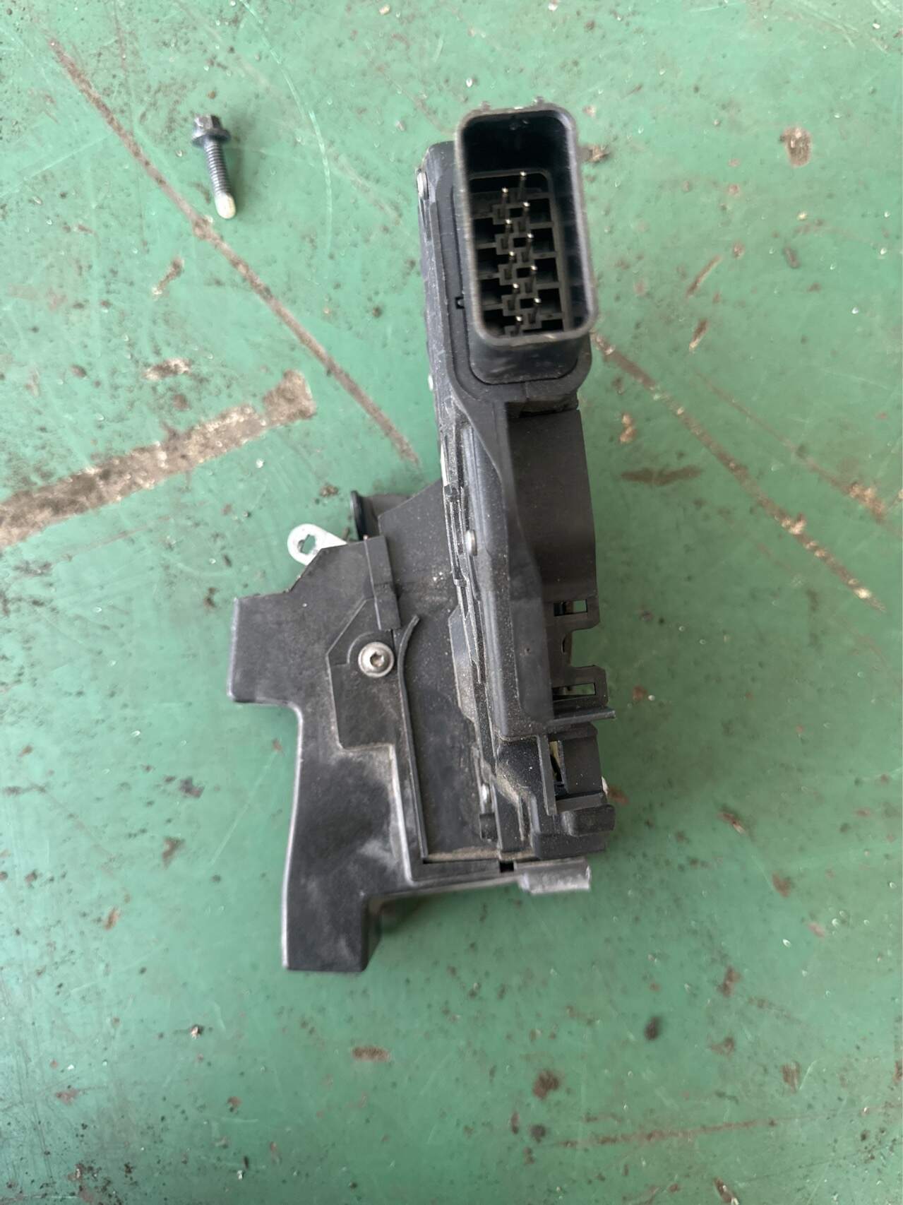 LR071636 Front Door Lock Mechanism, Left