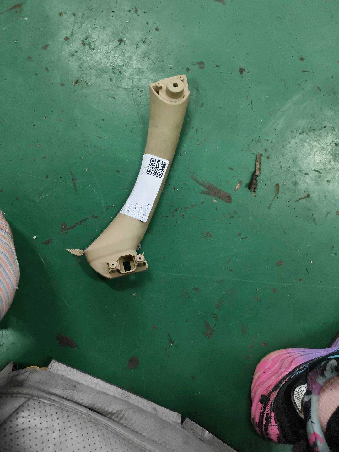 51417230852 前门扶手支架(右)