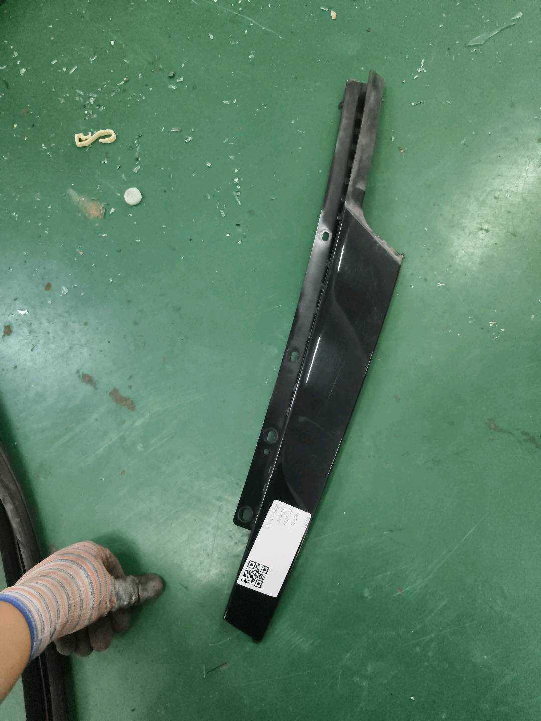 C2Z1320 前门窗框外饰板(右后)