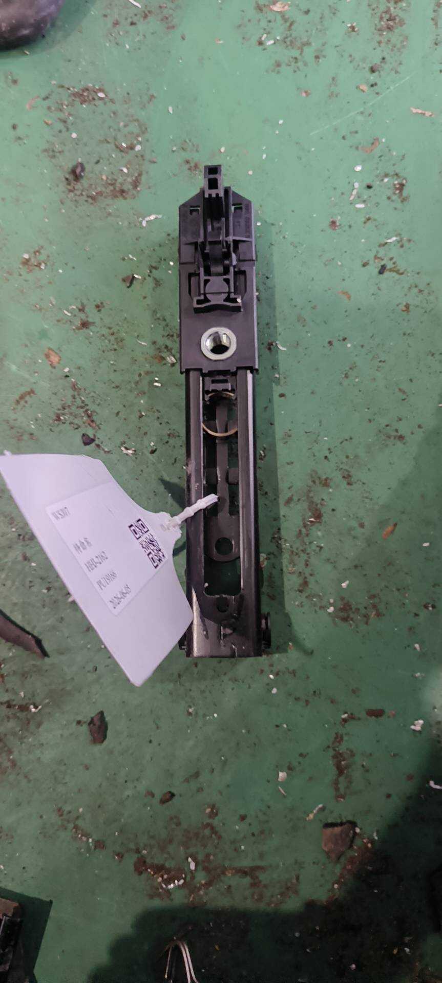 1T0857819B 副驾驶员座椅安全带高度调节器