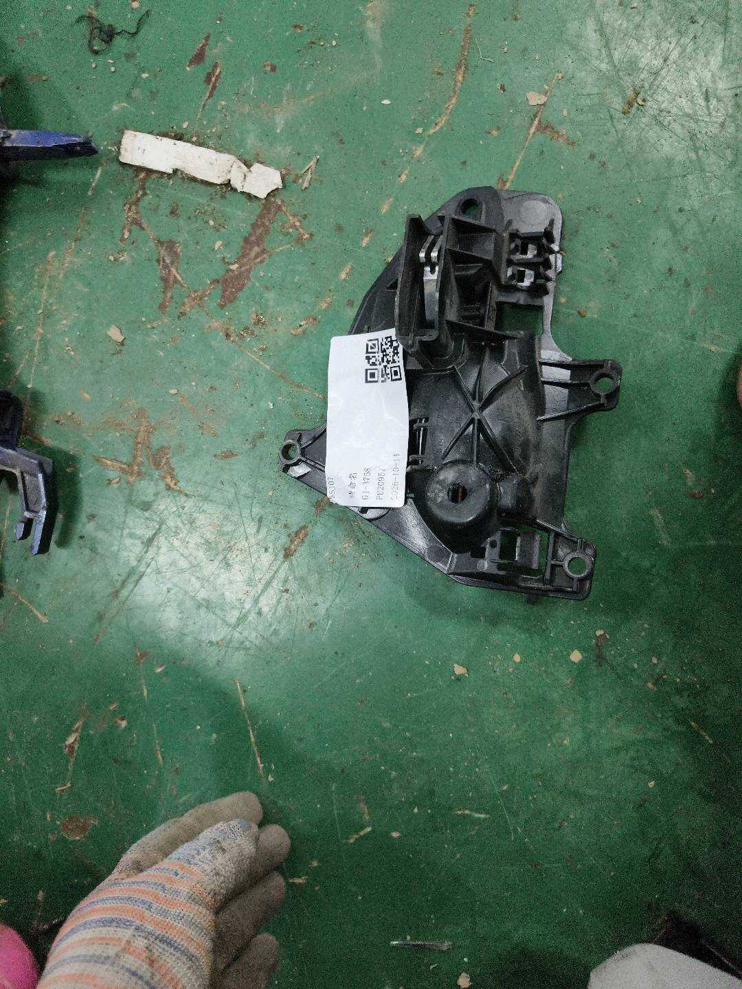 51217225690 Front Door Inner Handle, Right