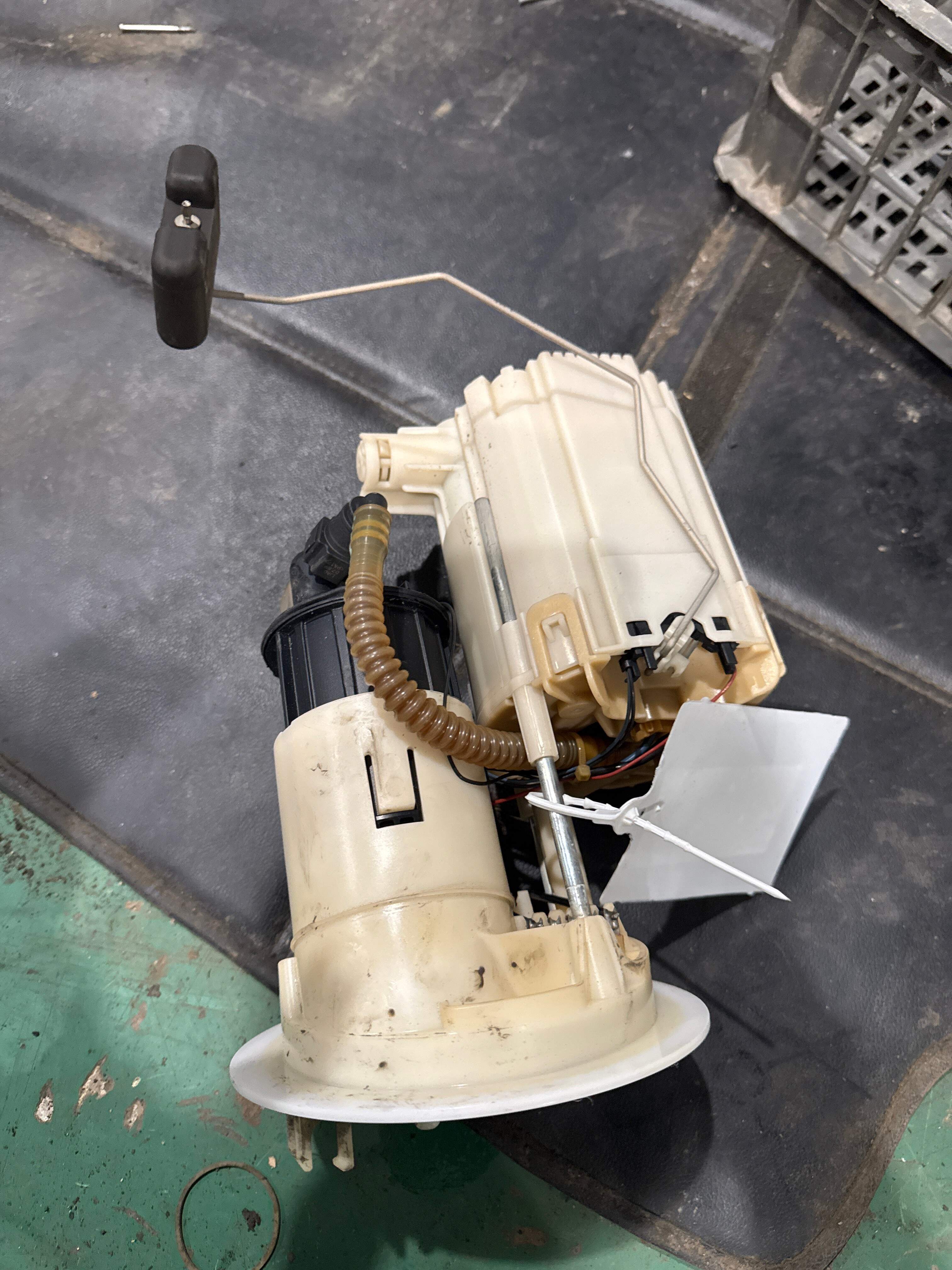 8K0919087A Fuel Pump Assembly