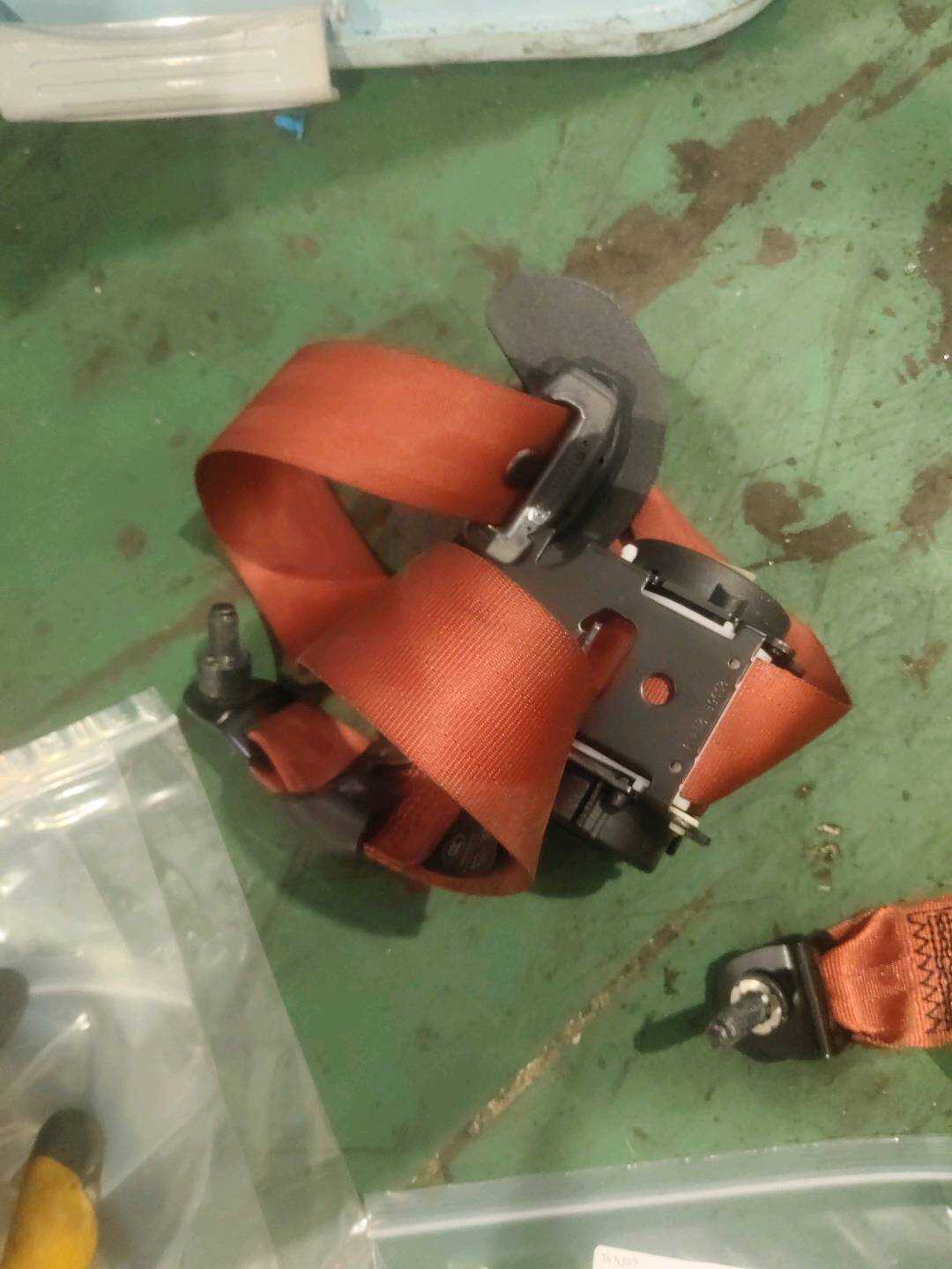 B012910 Left Seat Belt Retractor Assembly