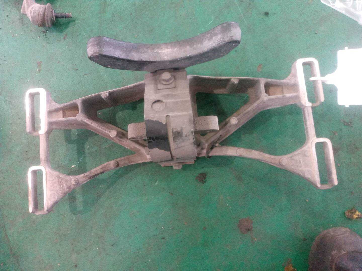 C2D18735 Mounting Bracket
