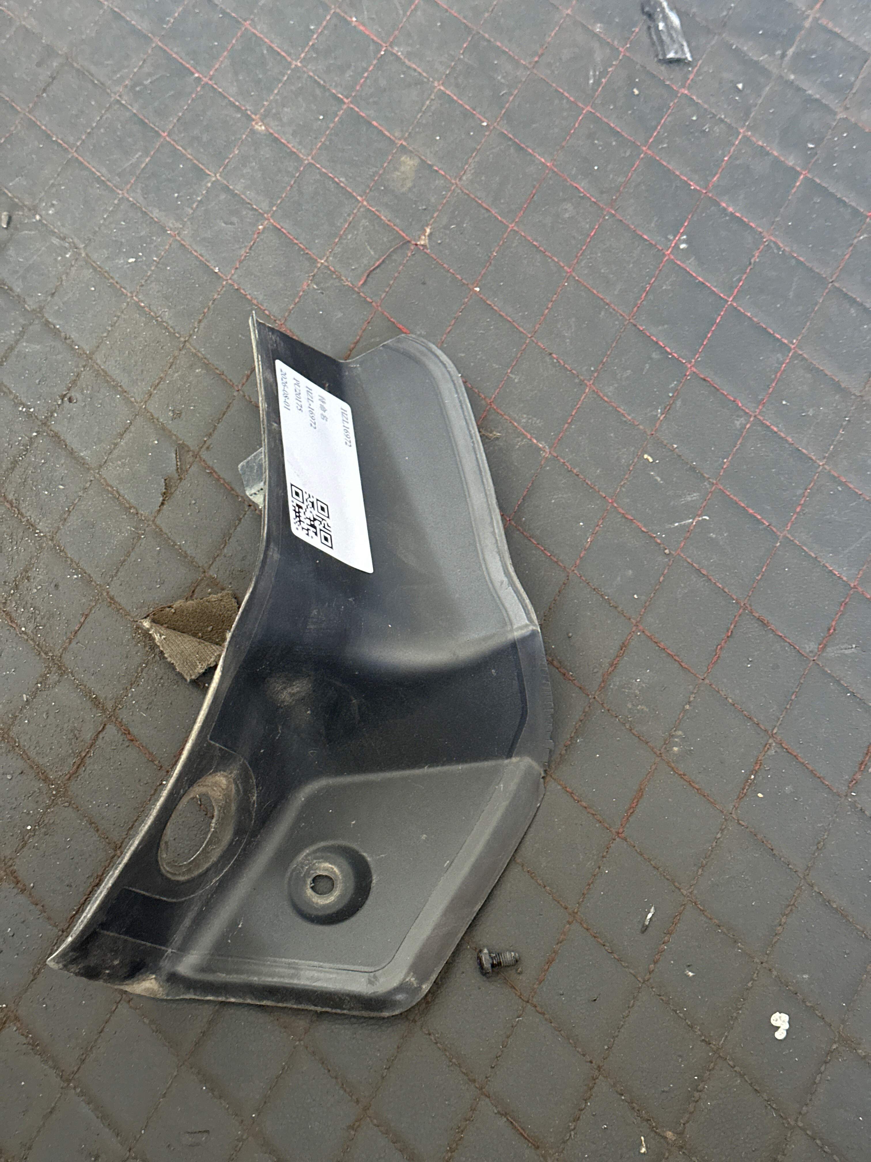 63217350721 Trunk Lid Drain Channel, Left