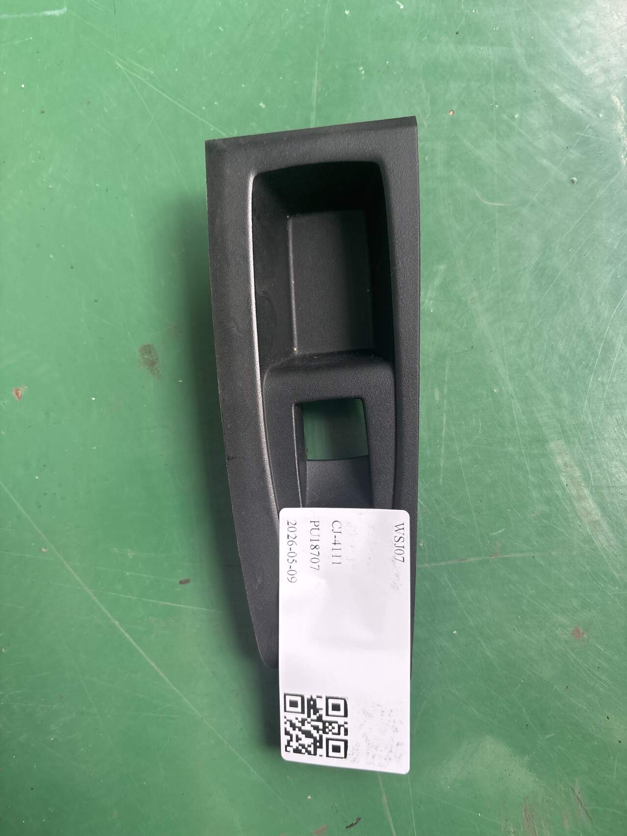 51417382283 后门玻璃升降开关装饰板(左)