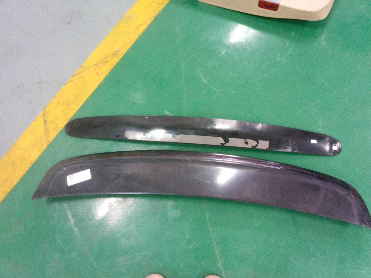 7L6827991CGRU 尾翼