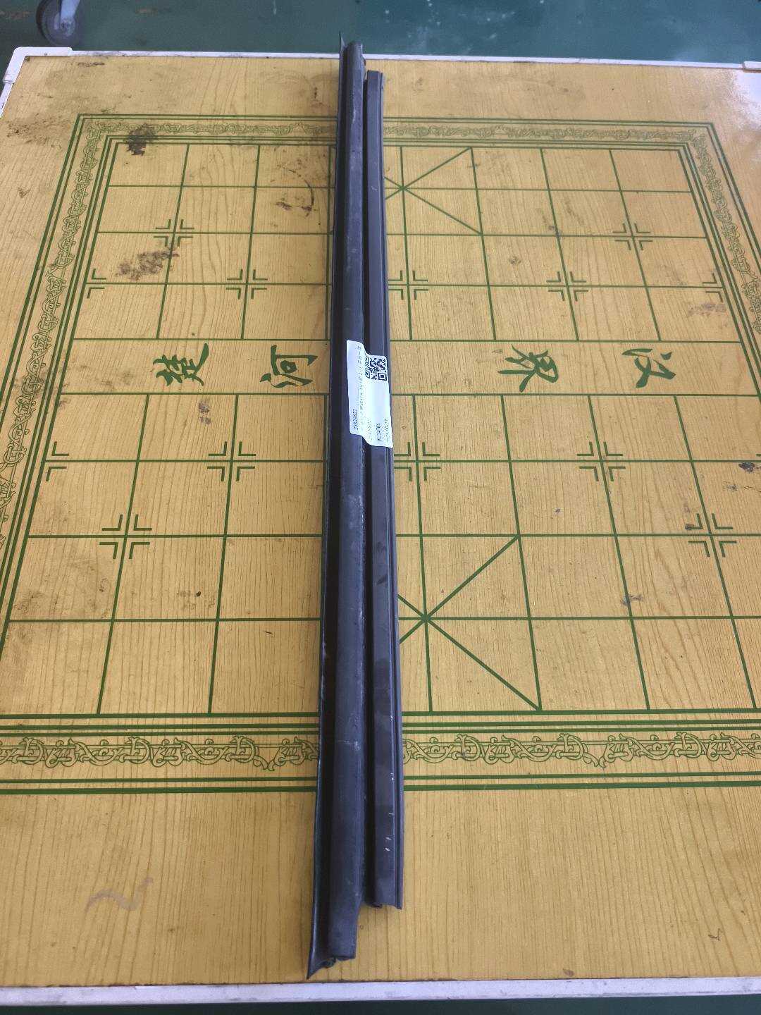 25829822 前门玻璃压条(右内)