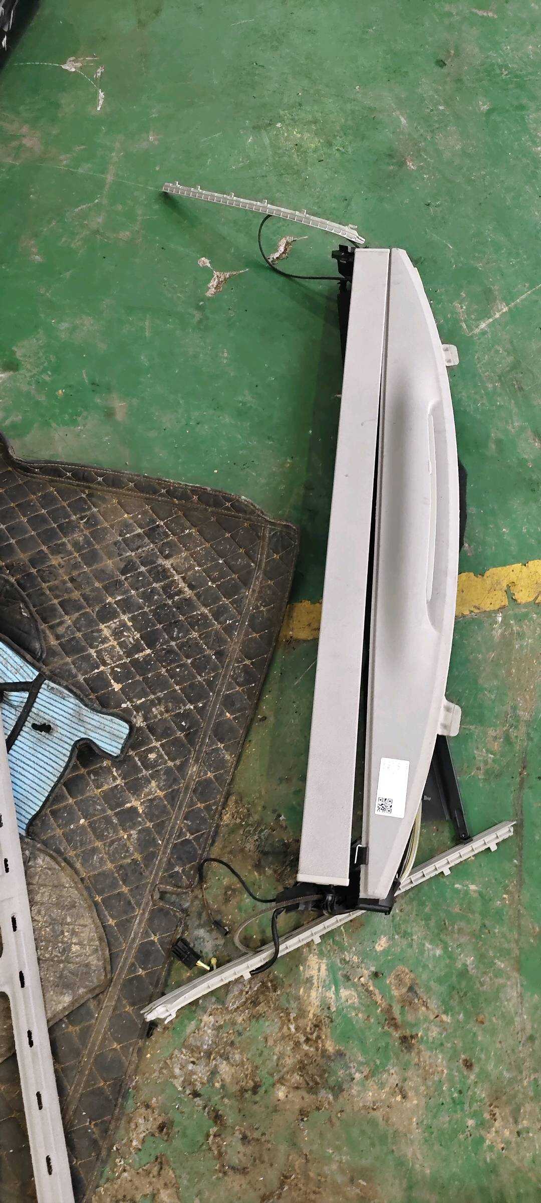 A22181029207M14 Rear Windshield Sunshade