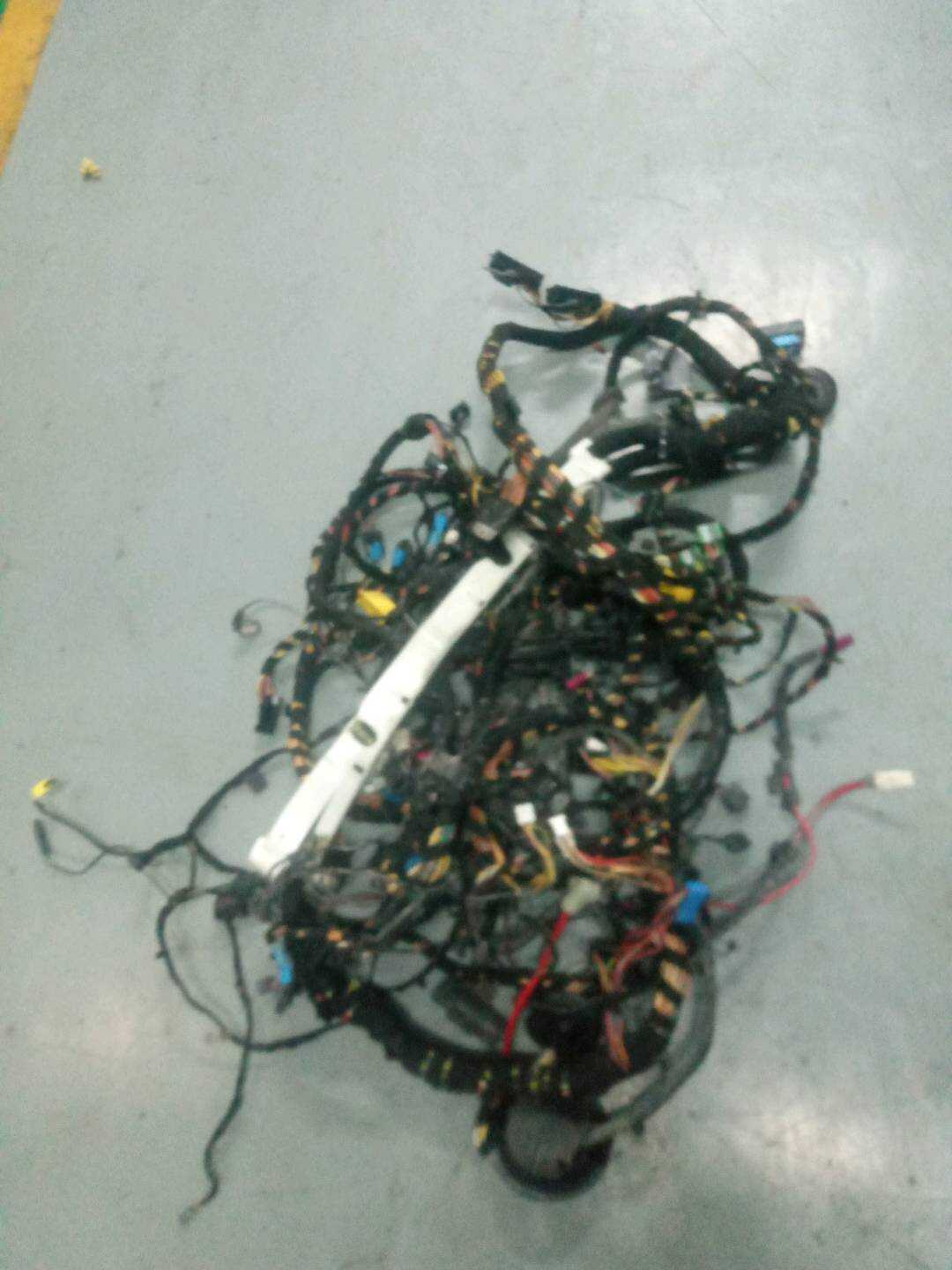 61112208421 车身线束