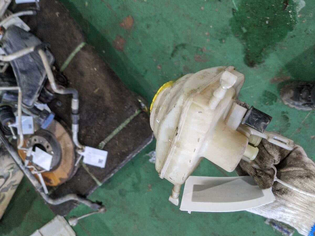 97035501300 Brake Fluid Reservoir