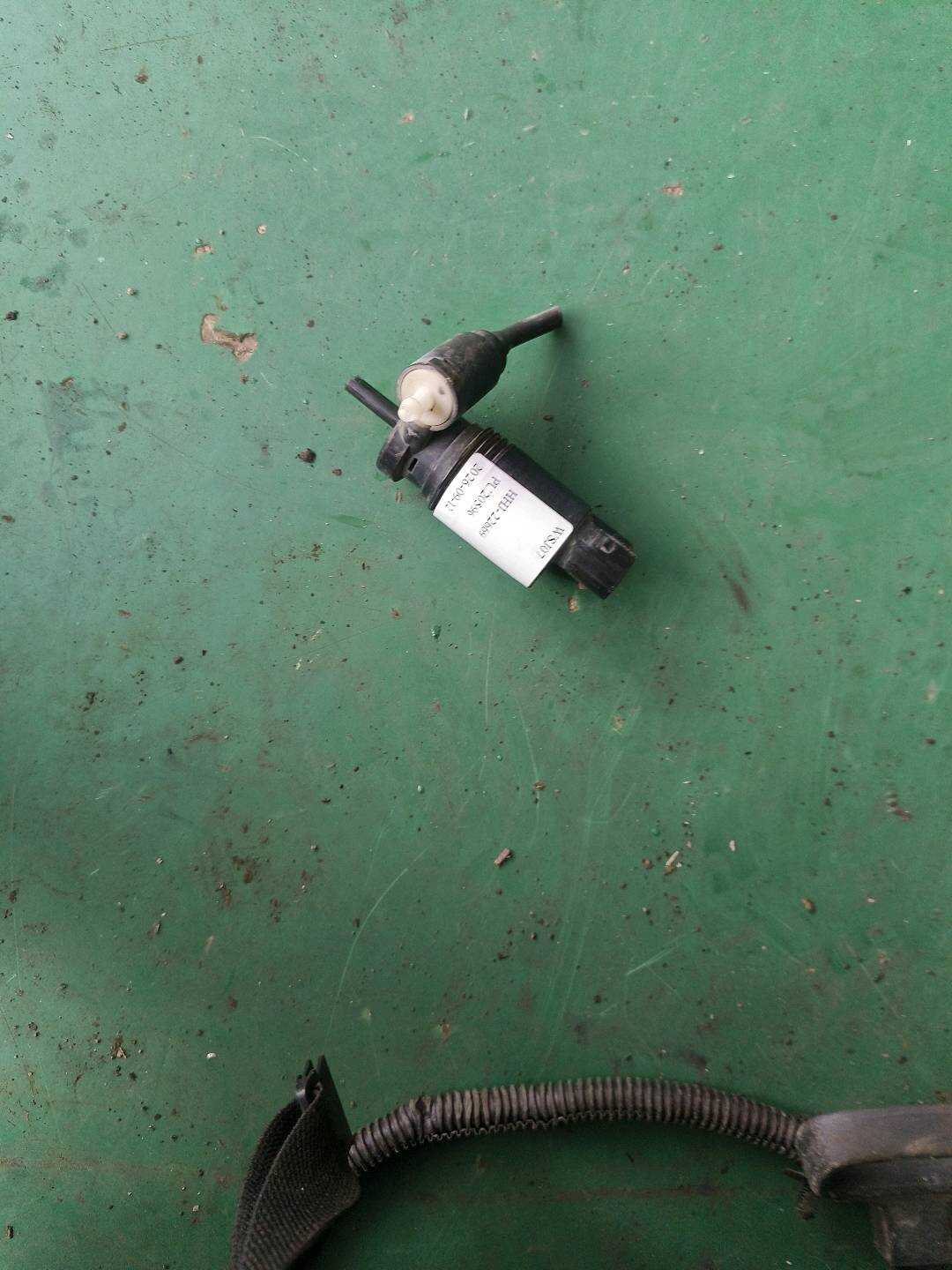 67122751743 前风挡雨刮清洗器泵