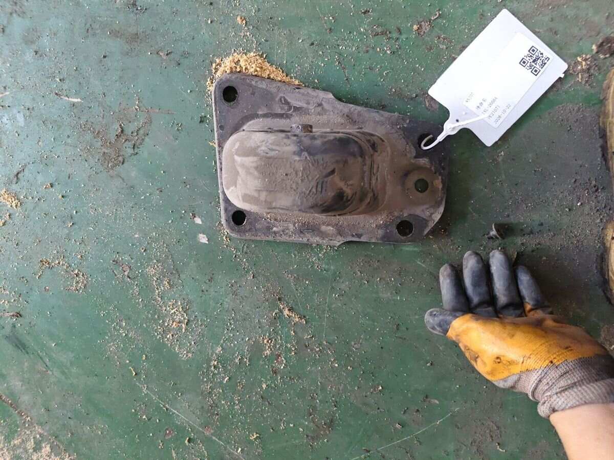 1K0505129J 轴承座