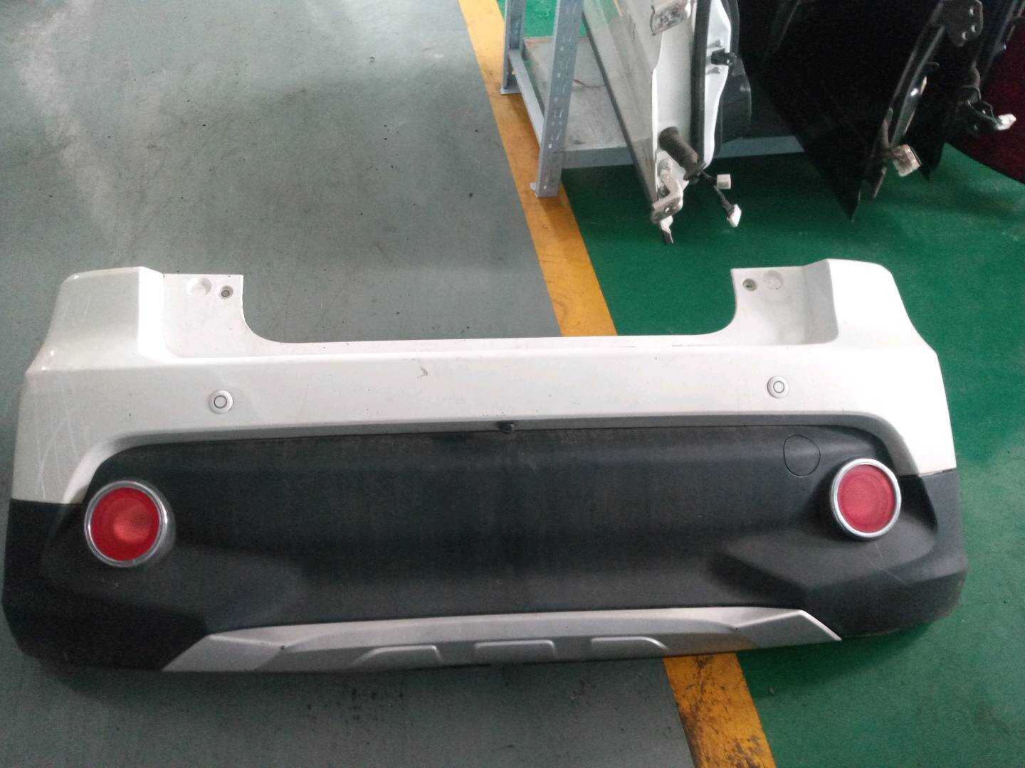 E00091947IK02 后保险杠皮