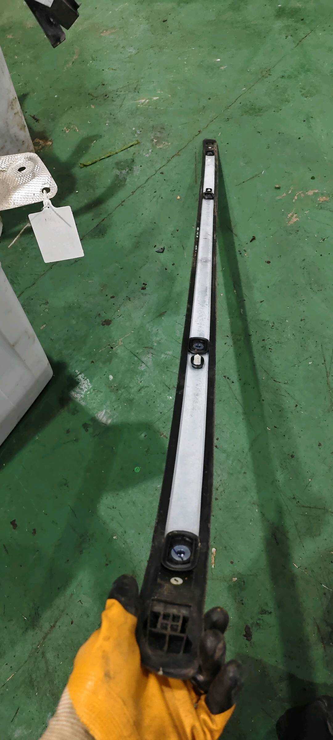 YL005050VV 车顶行李架(左)