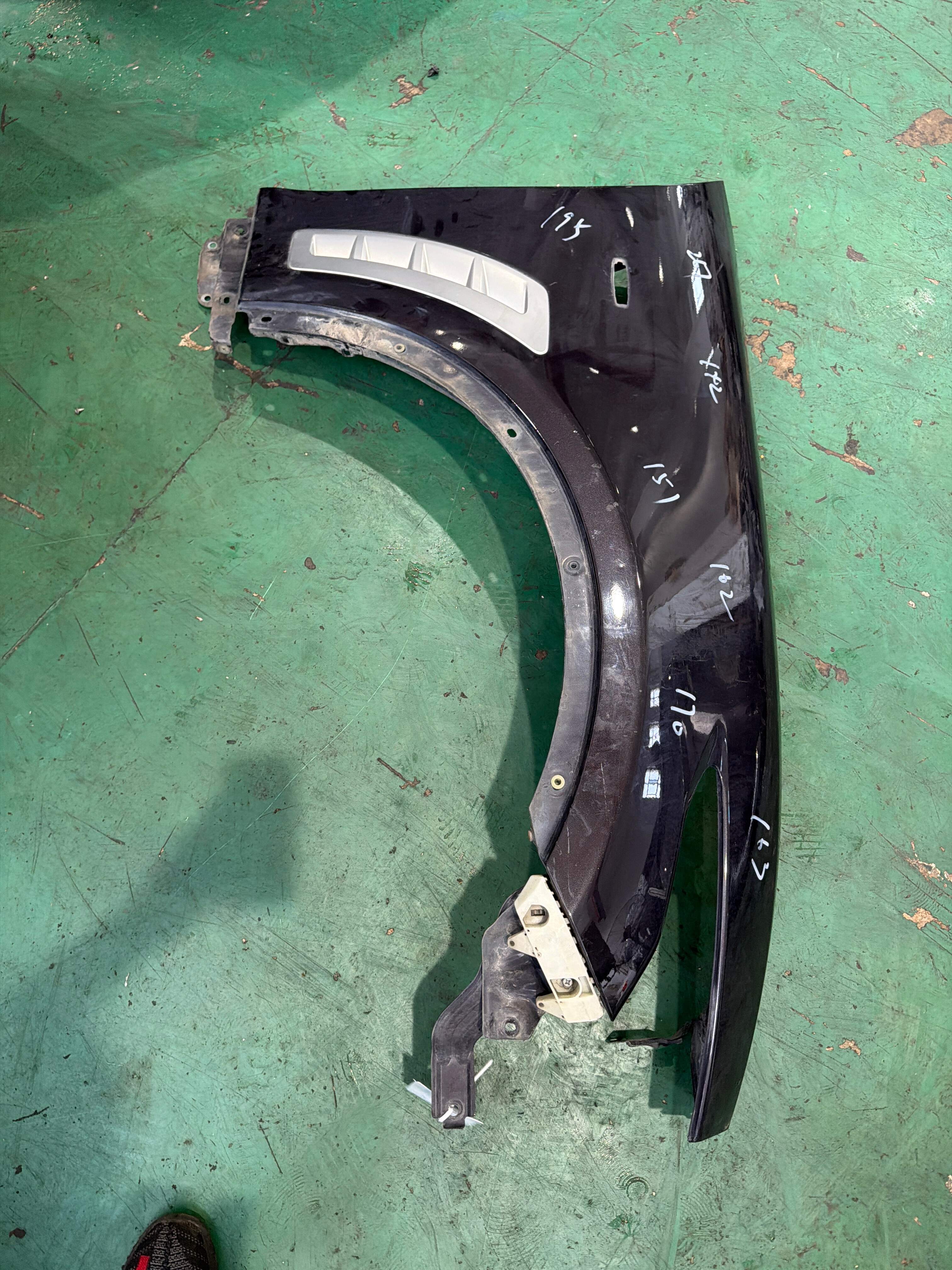 F31001CAAA Front Fender, Right