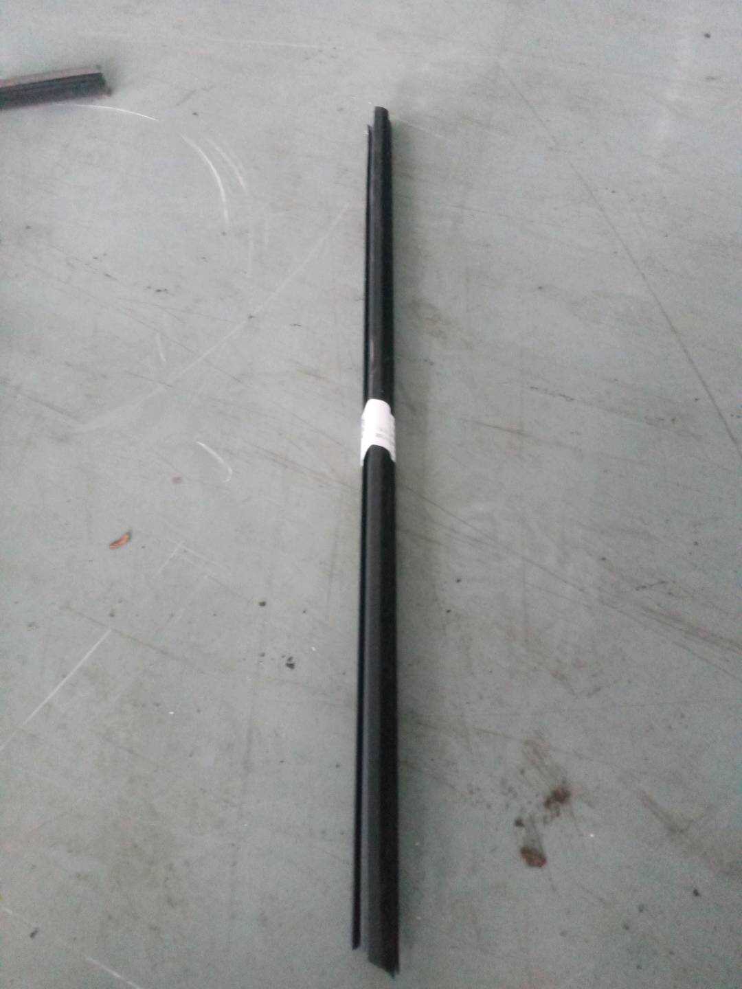 18D837480B 前门玻璃压条(右内)