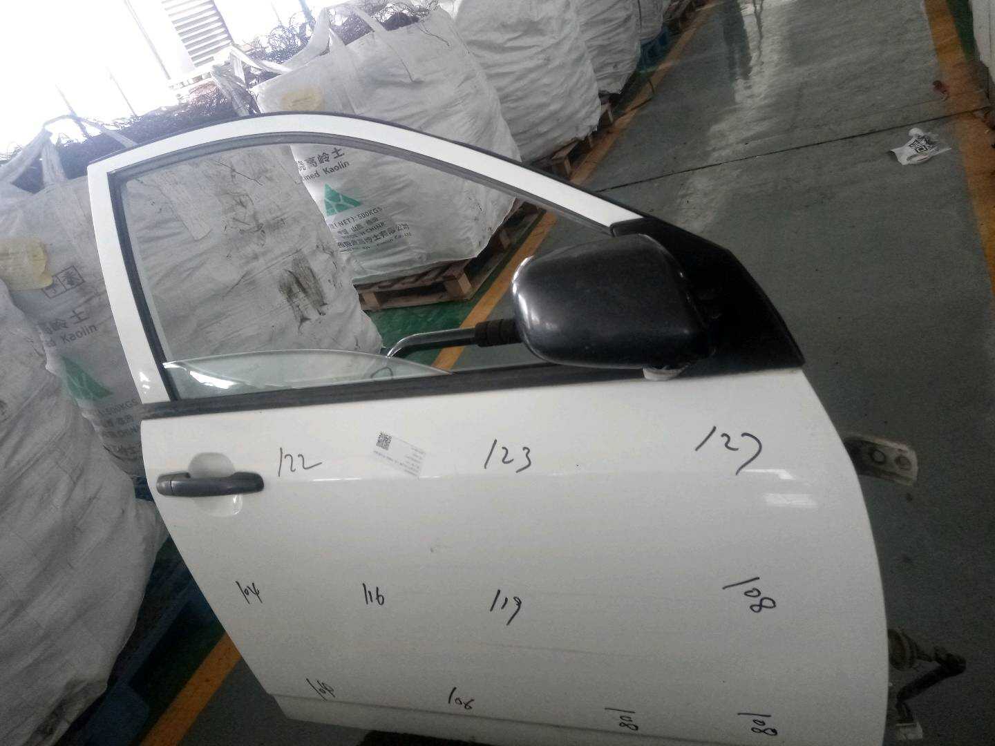 1044808100 前门壳(右)