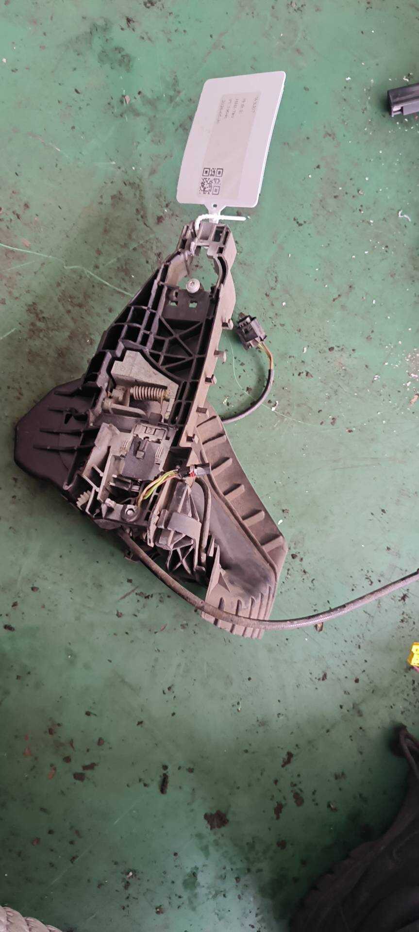 A1647600134 Front Left Door Outer Handle Mounting Frame