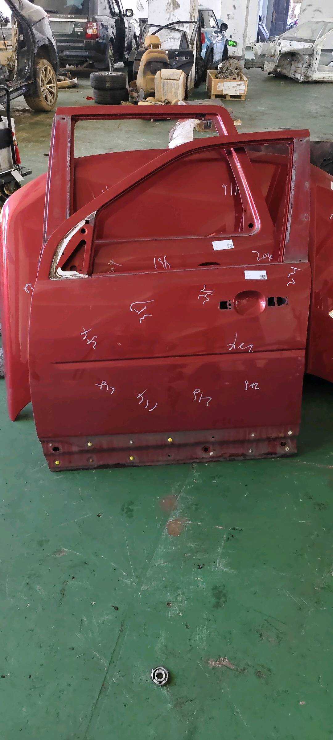 LR005657 前门壳（左）