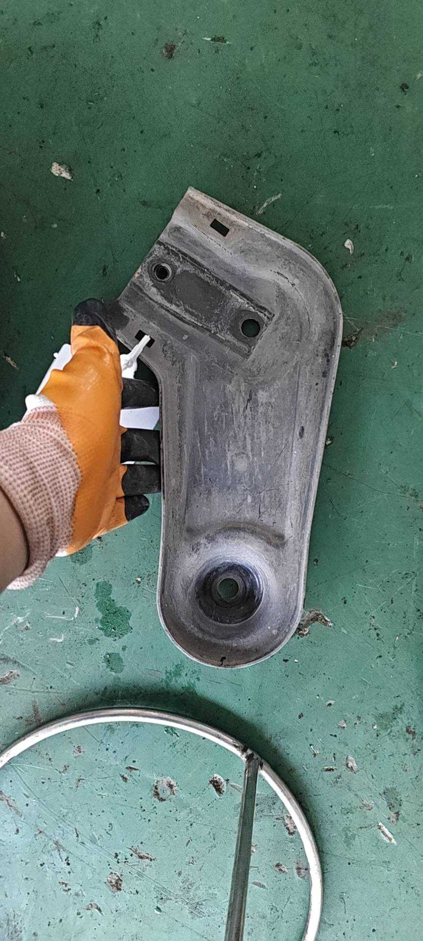 13266388 Subframe Crossmember Bracket, Right
