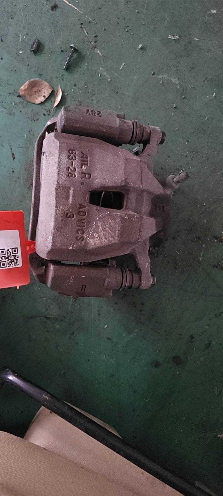 477300R030 Front Brake Caliper, Right