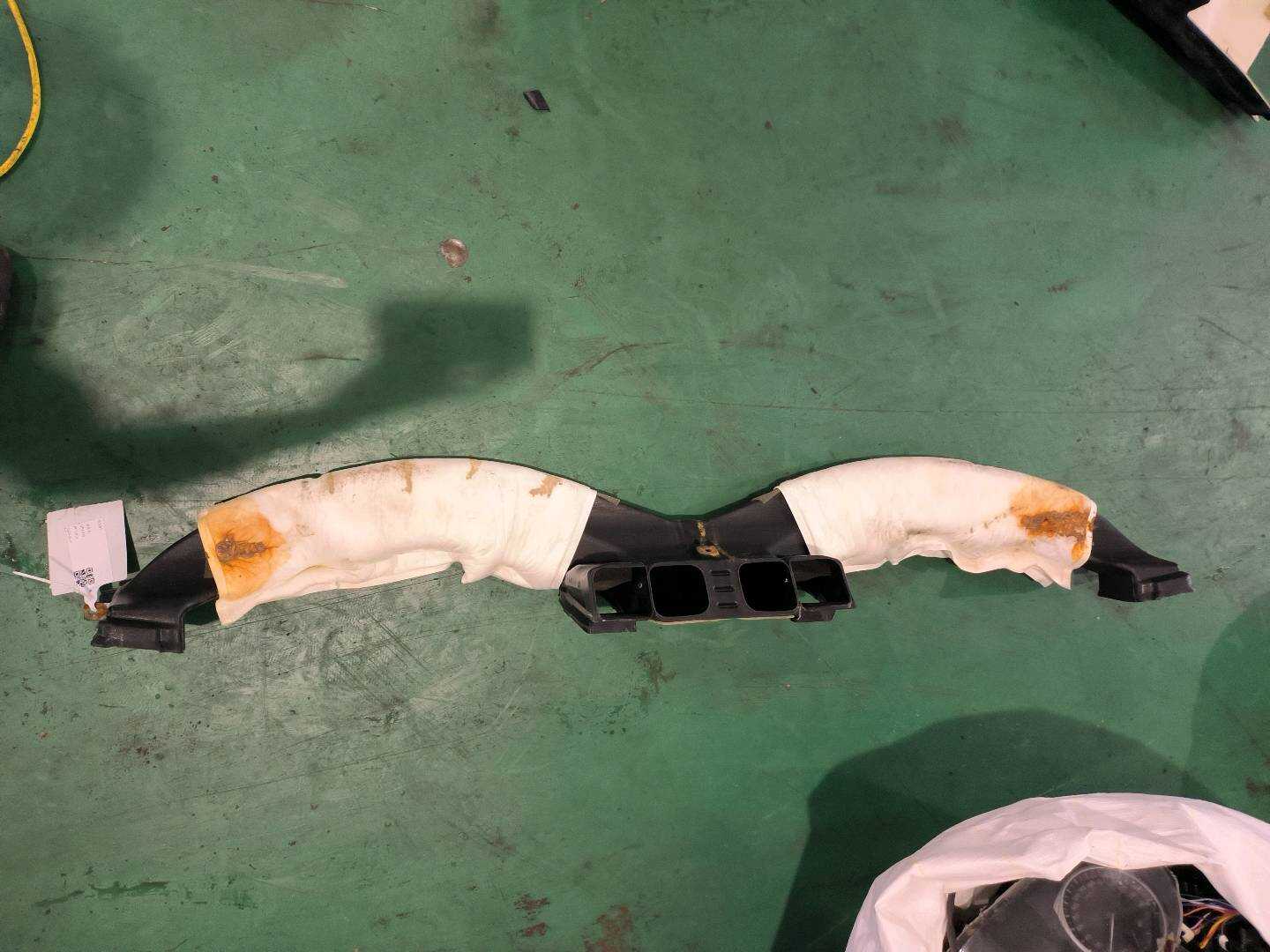 278004GA0A 空调除霜风道(中)